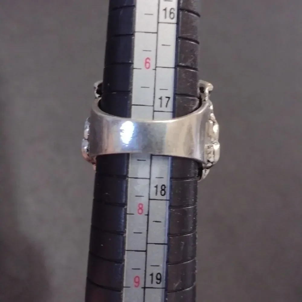 Silver tone ring looks like a tribal animal size 7